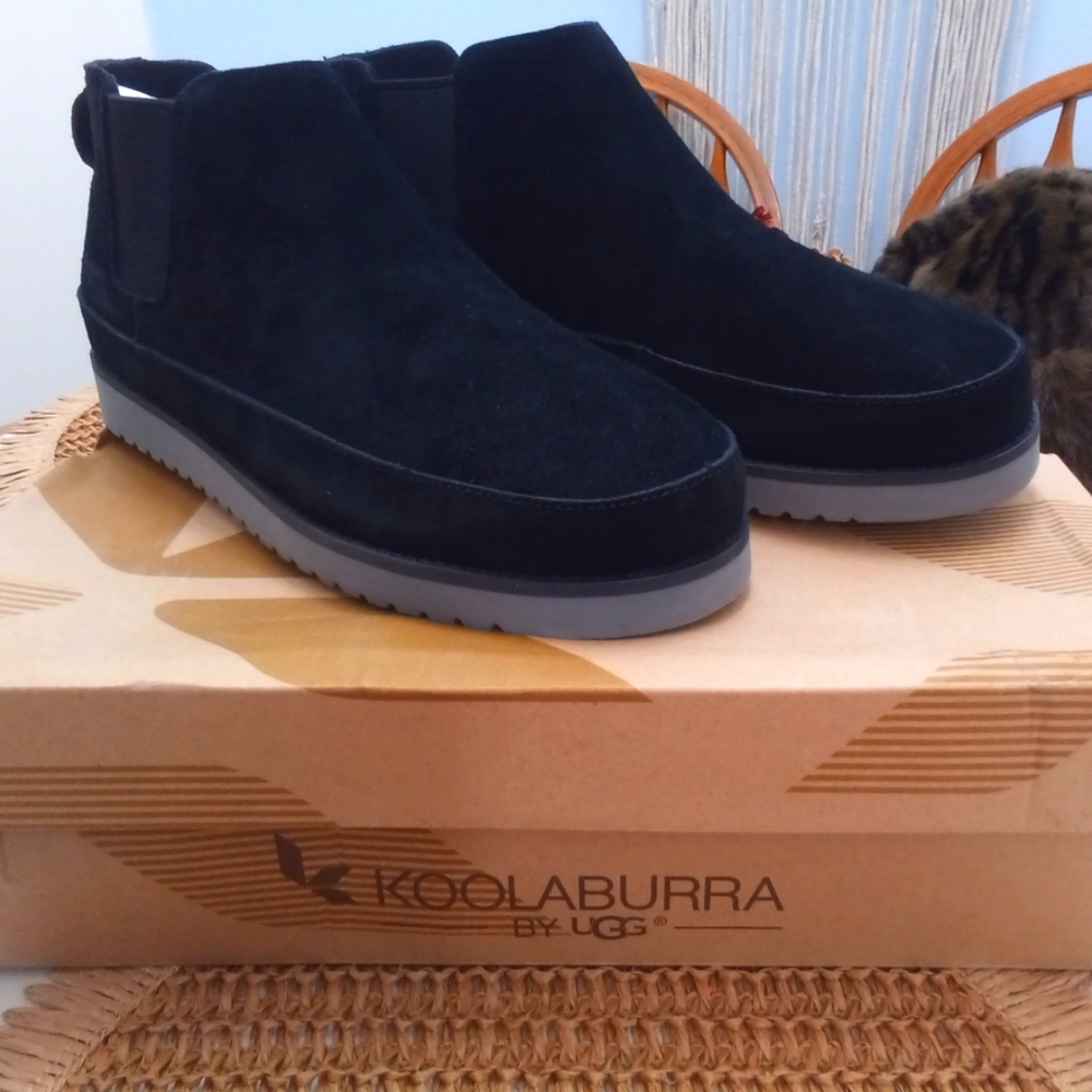 Koolaburra by UGG Chelsea pull on boots, black. New W10/M8.5